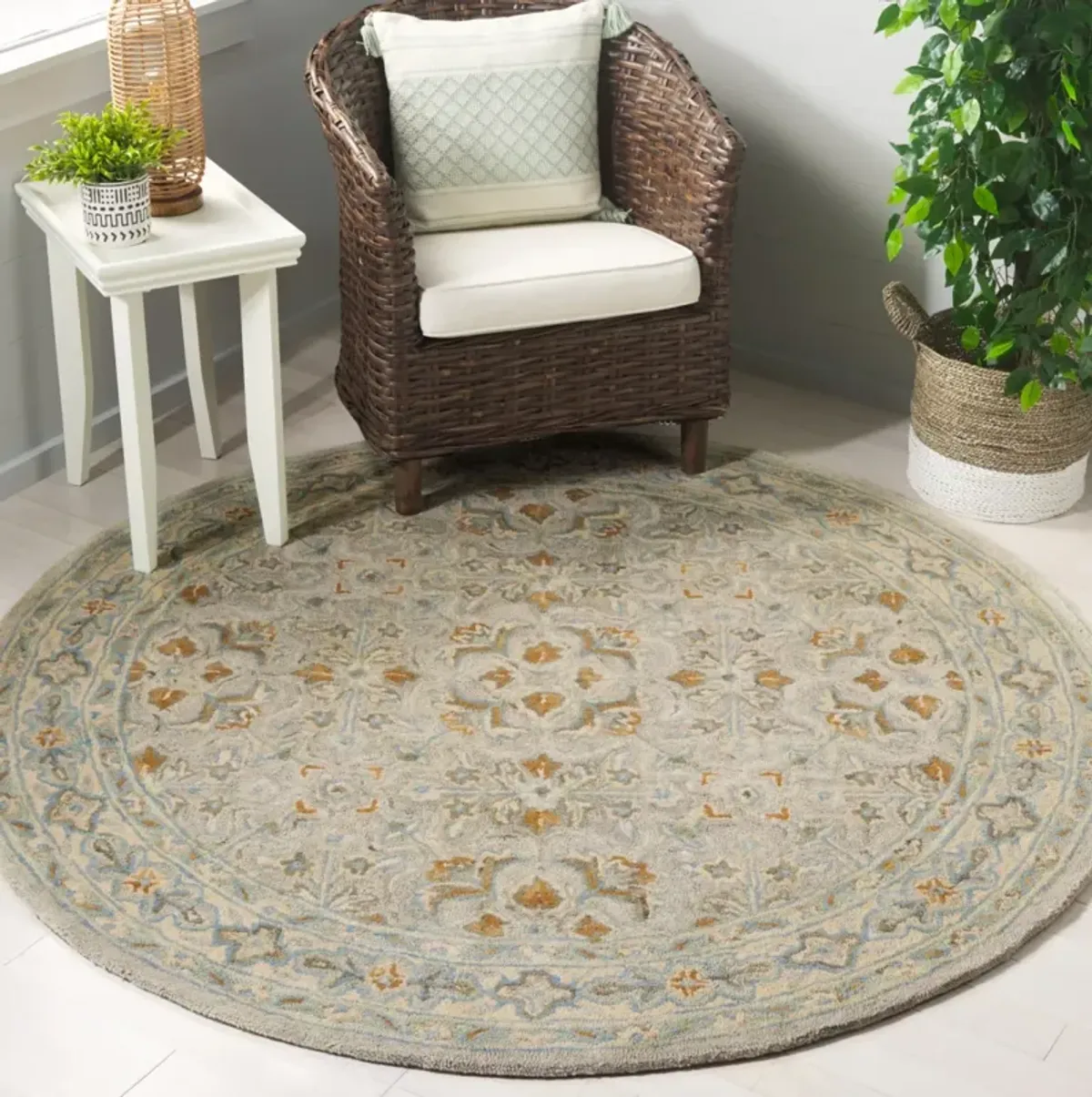 HERITAGE 227 GREEN  4' x 4' Round Round Rug