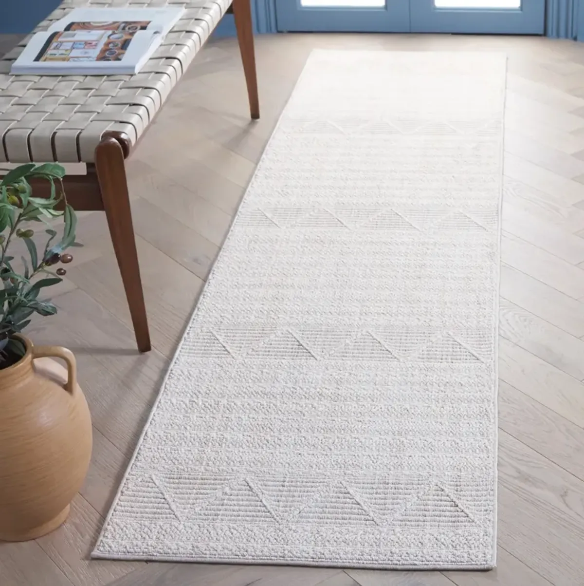 MSR1906 SERENITY IVORY 2'-2' x 8' Runner Rug