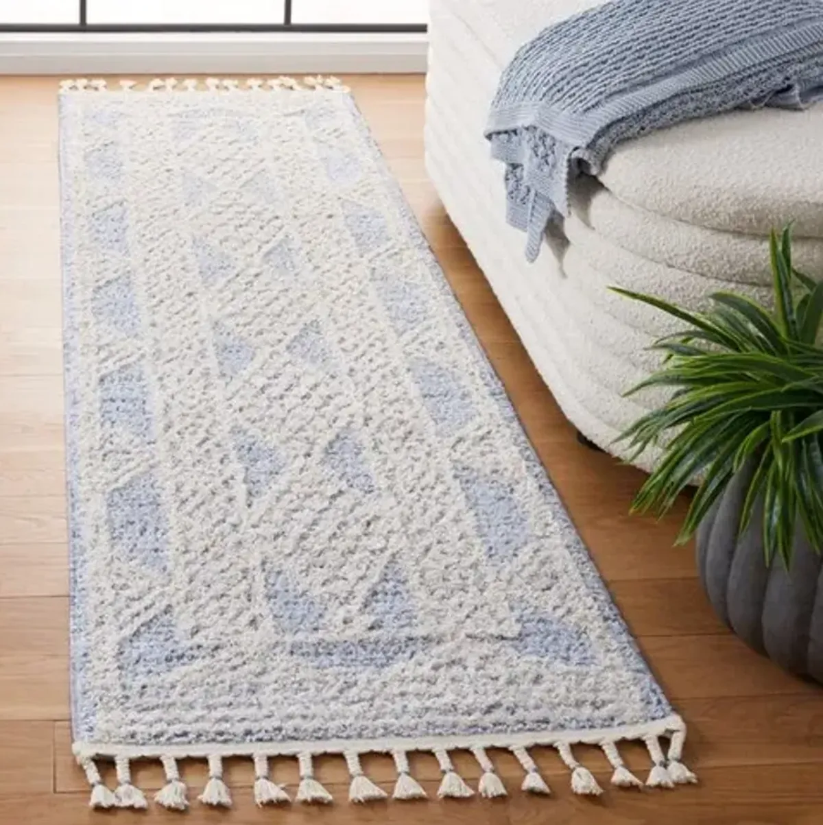 CHAPEL 404 2'-2' X 8' Runner Rug