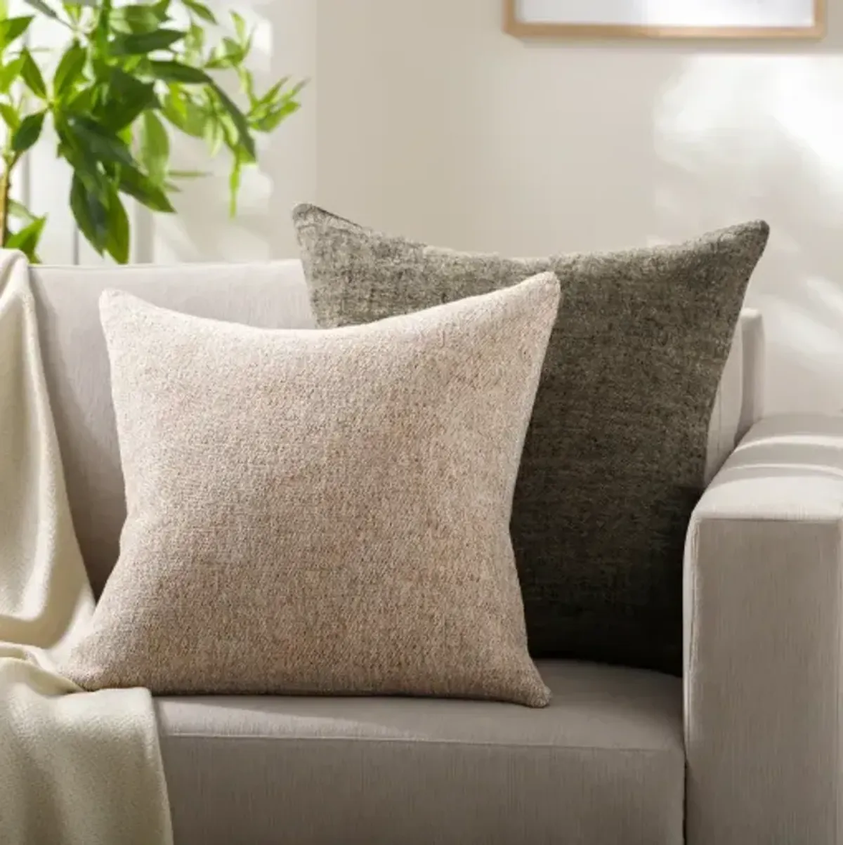 Lavanya LVY-001 22"L x 22"W Accent Pillow