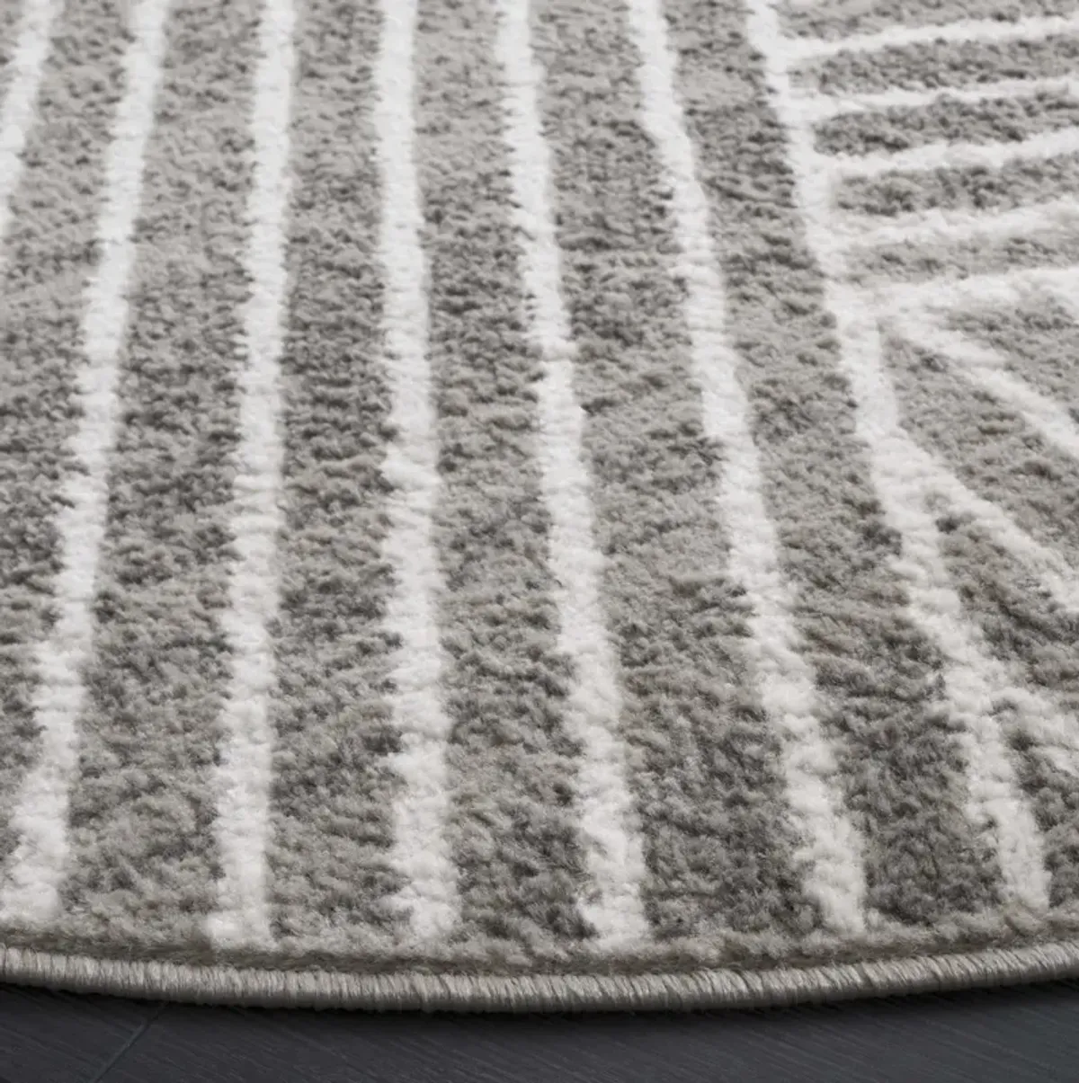 PYRAMID 241 GREY  6'-7' x 6'-7' Round Round Rug