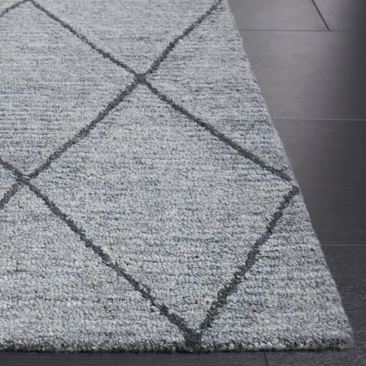 METRO 525 GREY  2'-3' x 8' Runner Rug