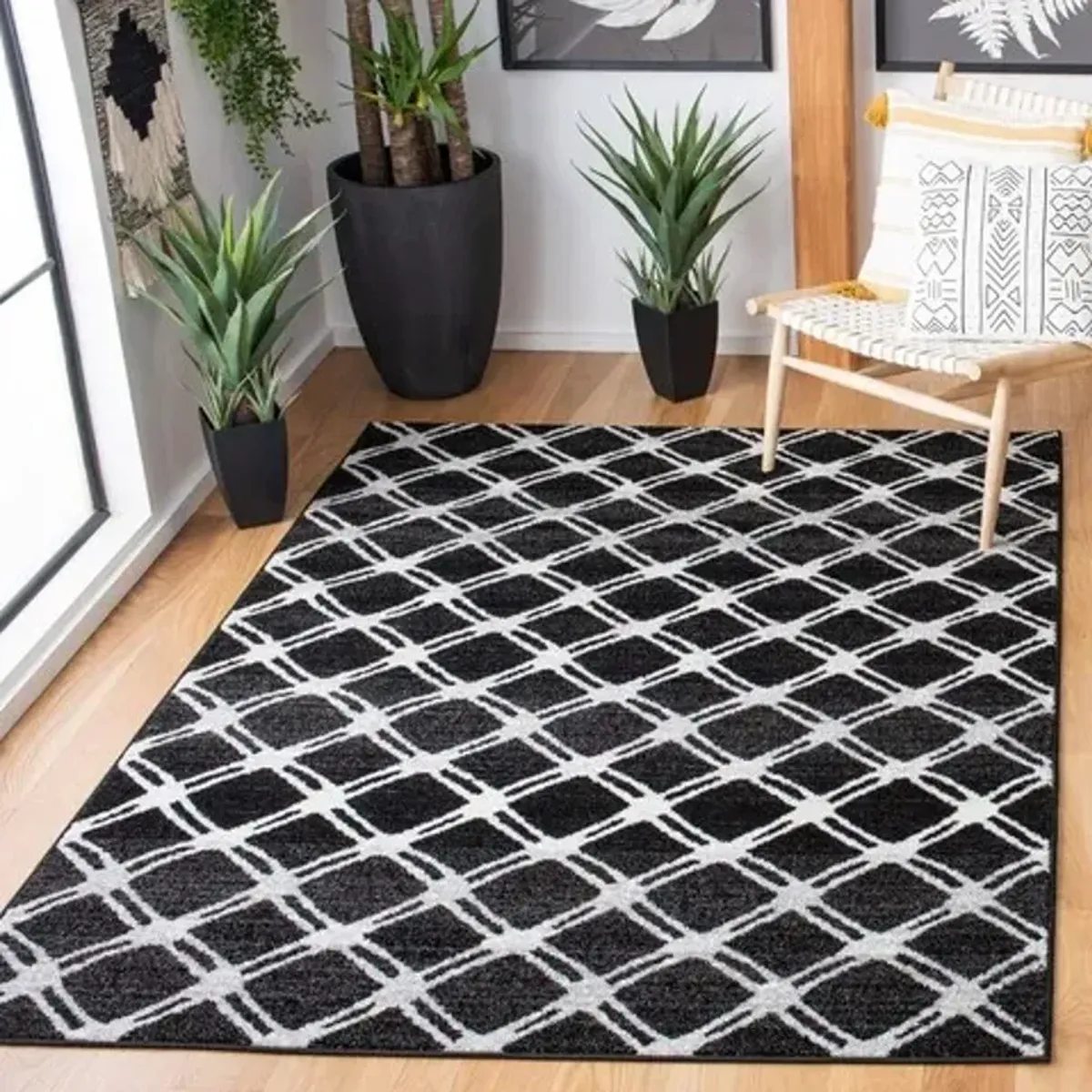 Adirondack Contemporary Black / Light Grey 4' X 6' Powerloomed Rug