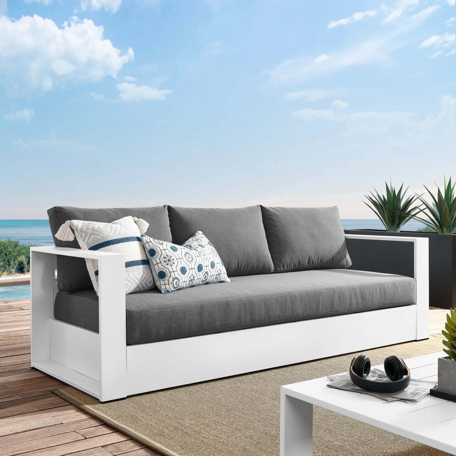 Tahoe Outdoor Sofa