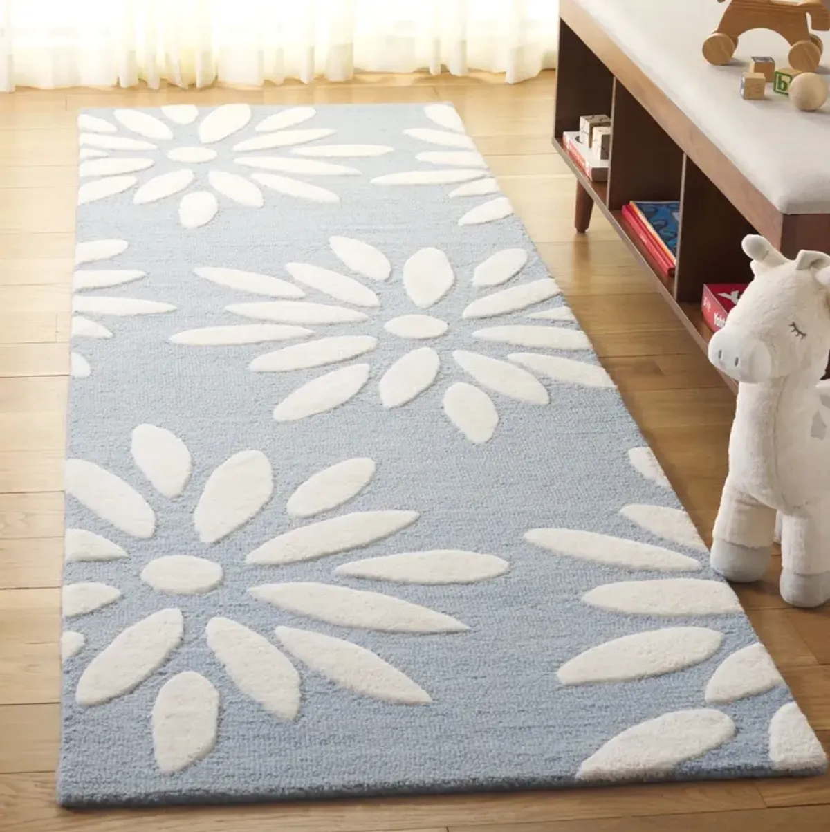 SAFAVIEH KIDS 914 DAISY LIGHT BLUE  2'-6' x 8' Runner Rug