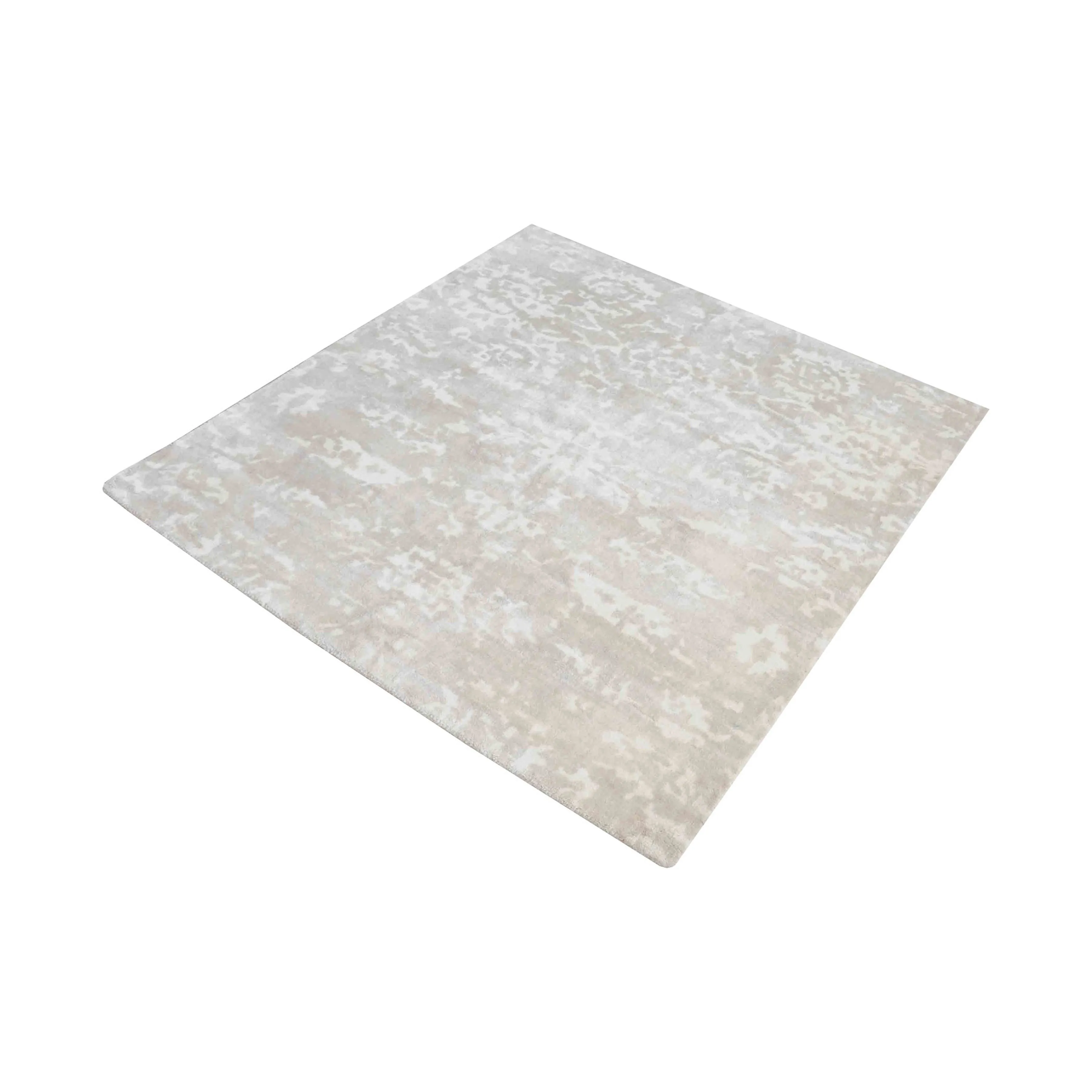 Senneh Handwoven Wool Rug in Beige in White