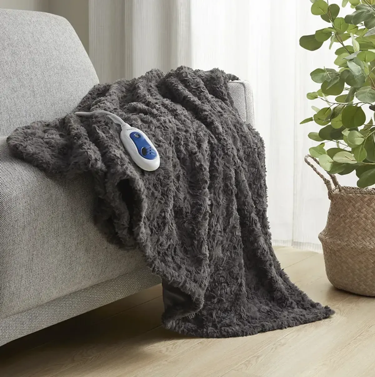 Zuri Oversized Faux Fur Heated Throw