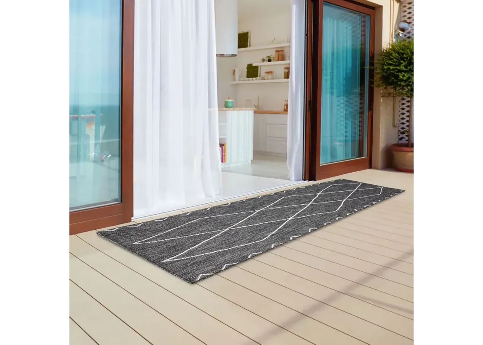 Madison Park Darya Grey/White Moroccan Indoor/Outdoor Rug