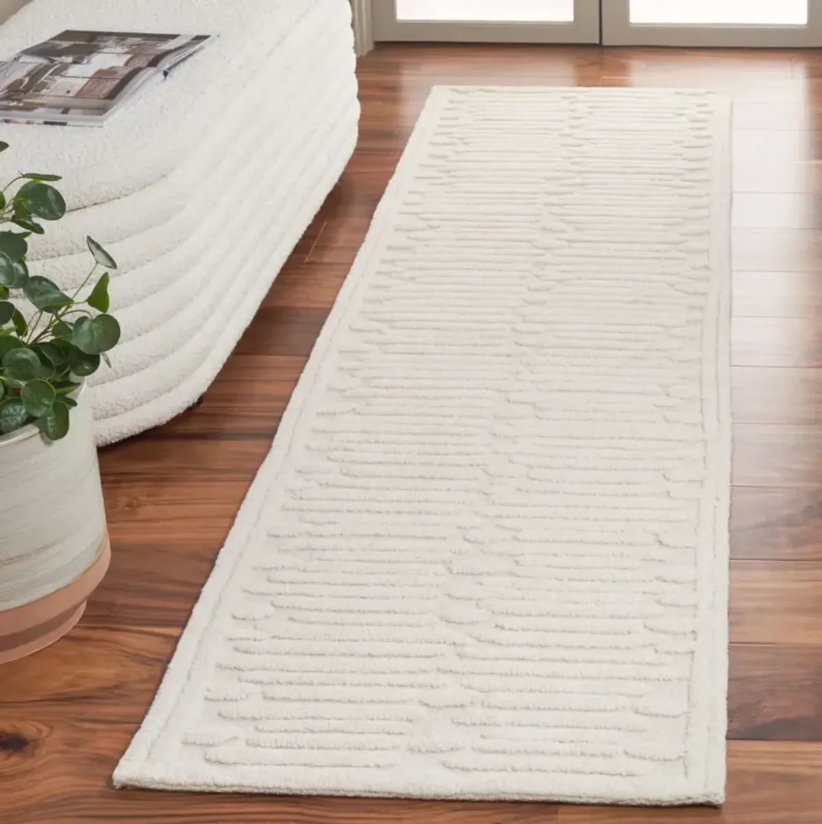 CHATHAM 302 IVORY 2'-3' x 8' Runner Rug