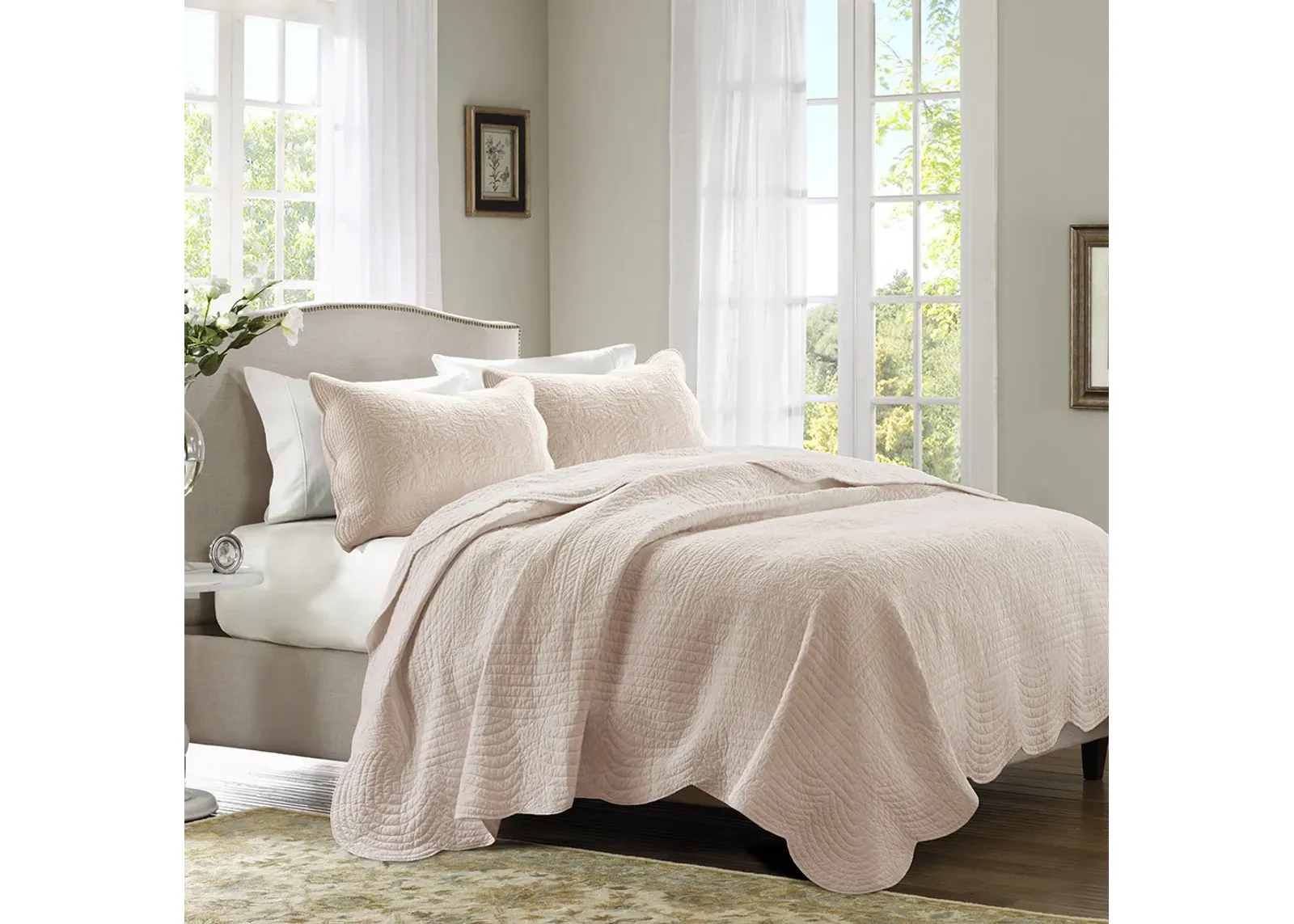 Madison Park Tuscany Blush 3 Piece Reversible Scalloped Edge Quilt Set