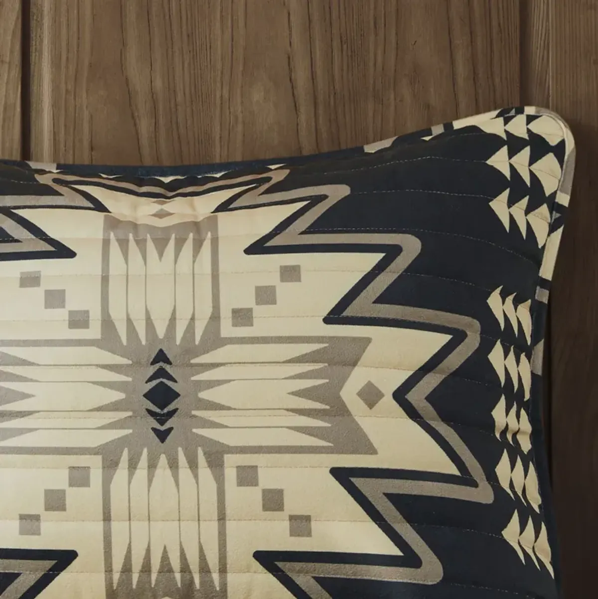 Woolrich Sierra Tan/Black Oversized Print Plush Quilt Set