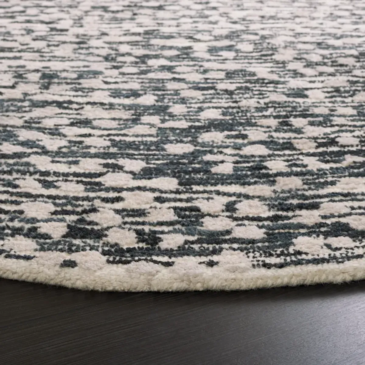 METRO Hand Tufted 6' x 6' Round area rug