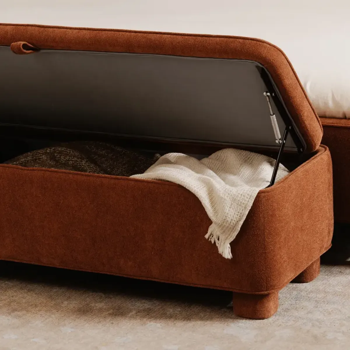 ICHIGO STORAGE BENCH