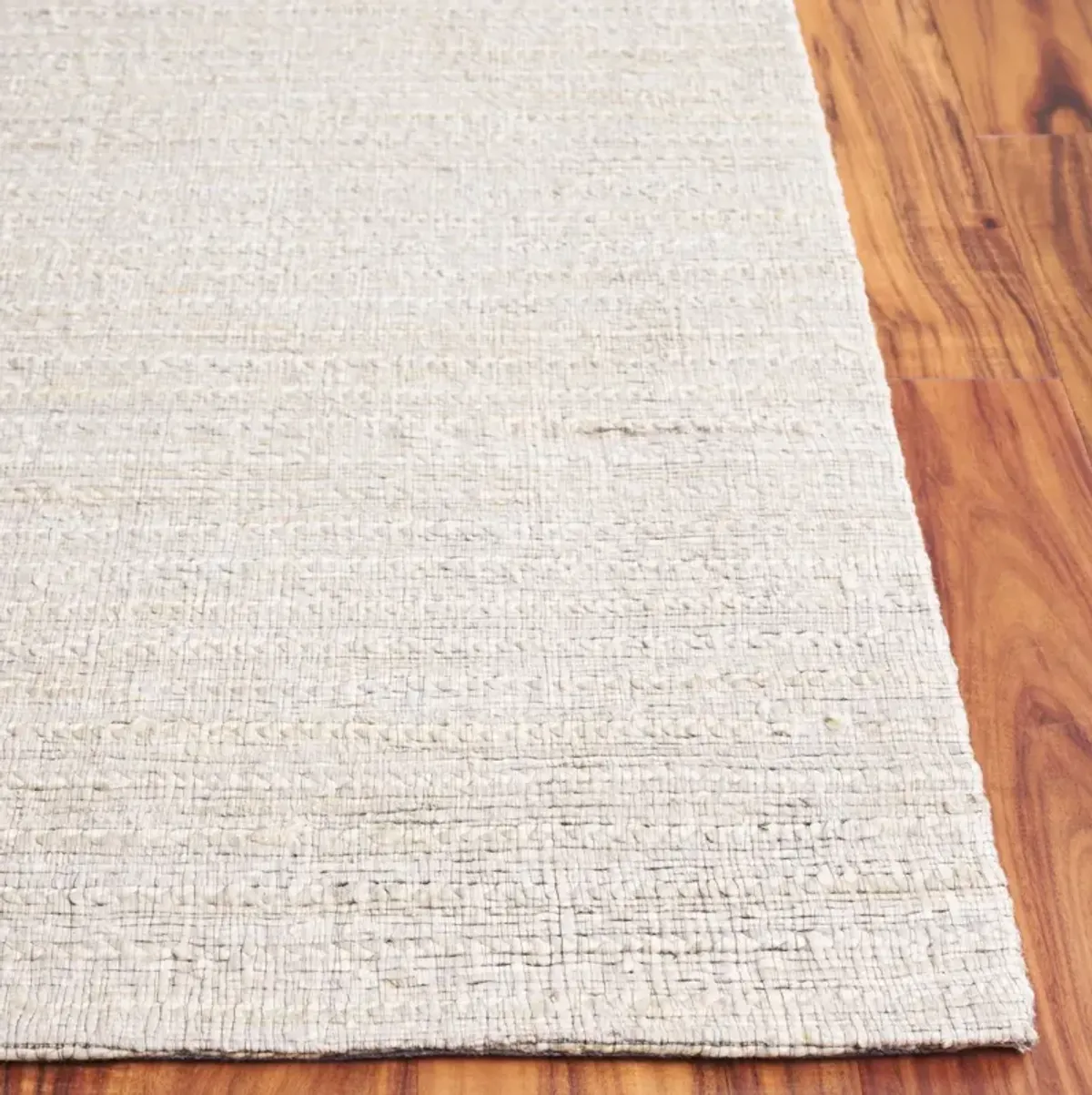 CAPE COD 503 BLEACH  2'-3' x 8' Runner Rug