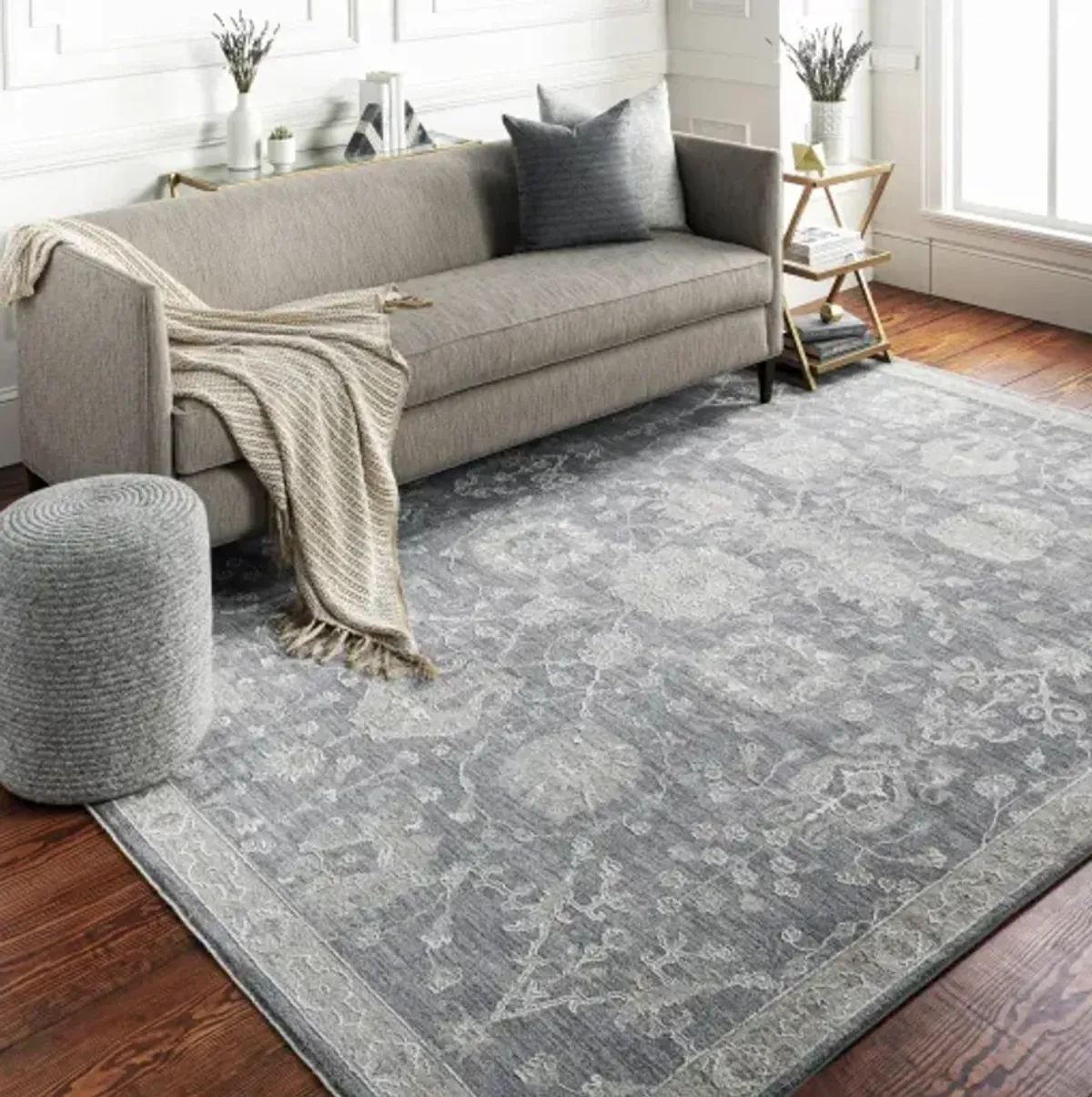 Avant Garde 2'7" x 4' Rug