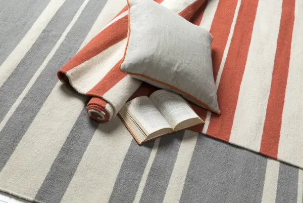 Frontier FT-438 2'6" x 8' Hand Made Rug