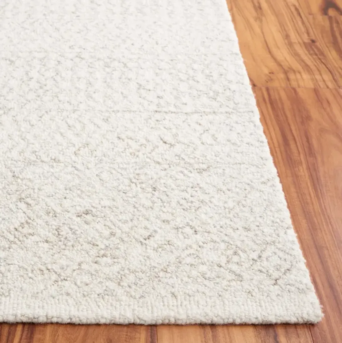 METRO 578 IVORY 2'-3' x 8' Runner Rug