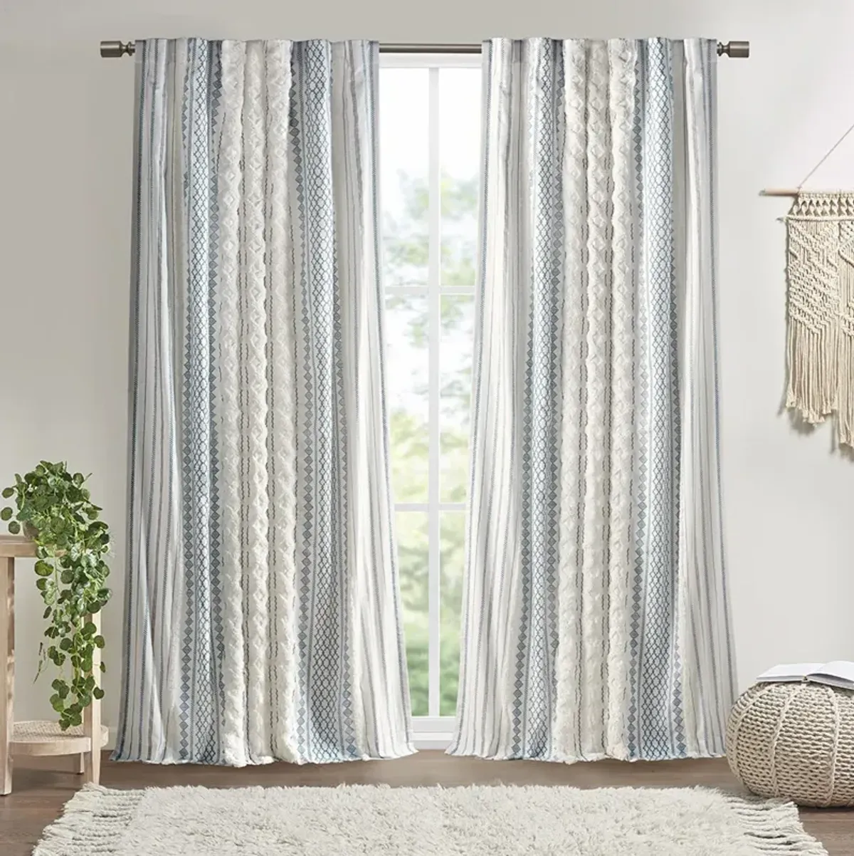 INK+IVY Imani White/Navy Cotton Printed Curtain Panel with Chenille Stripe and Lining