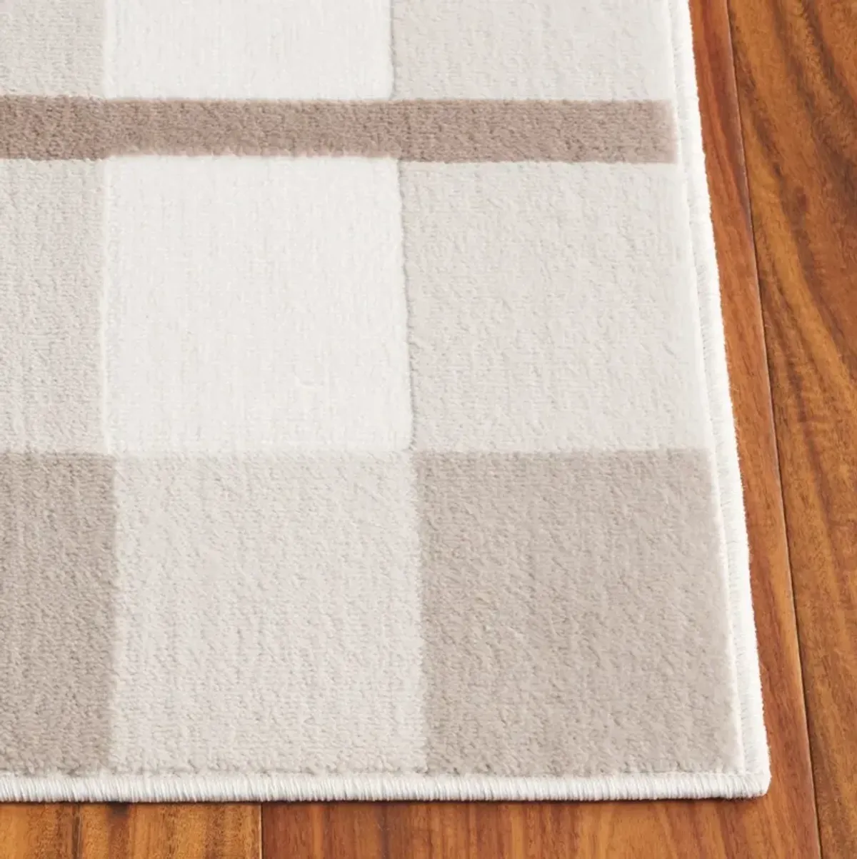 GROOVE 112 BEIGE  2'-3' x 8' Runner Rug