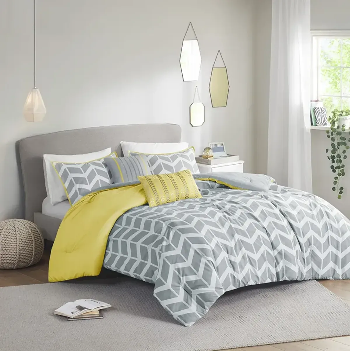 Intelligent Design Nadia Yellow Comforter Set