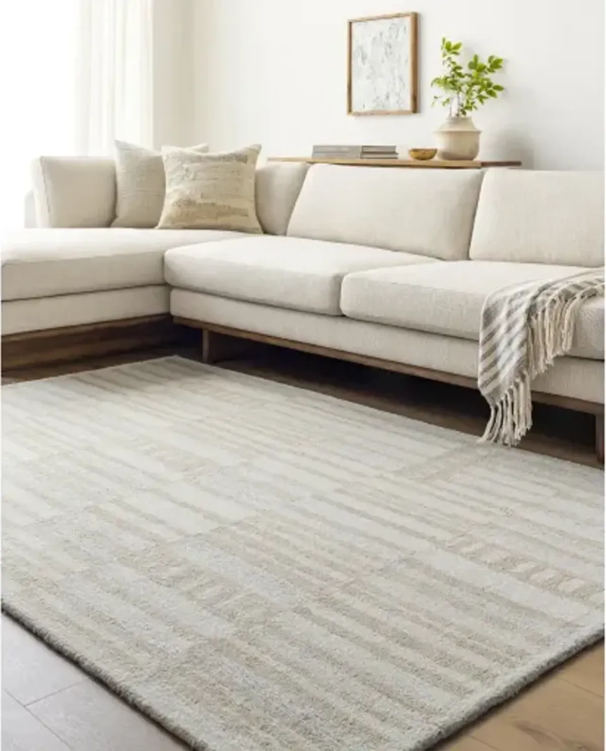 Granada GND-2372 2' x 3' Hand Made Rug