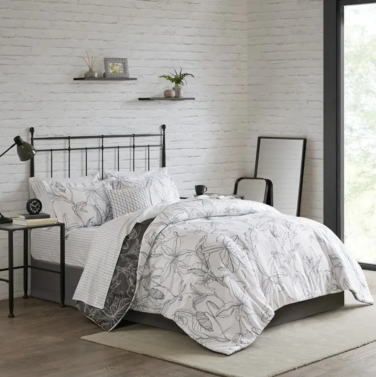 Madison Park Essentials Lilia White/ Charcoal 9 Piece Reversible Comforter Set with Cotton Bed Sheets