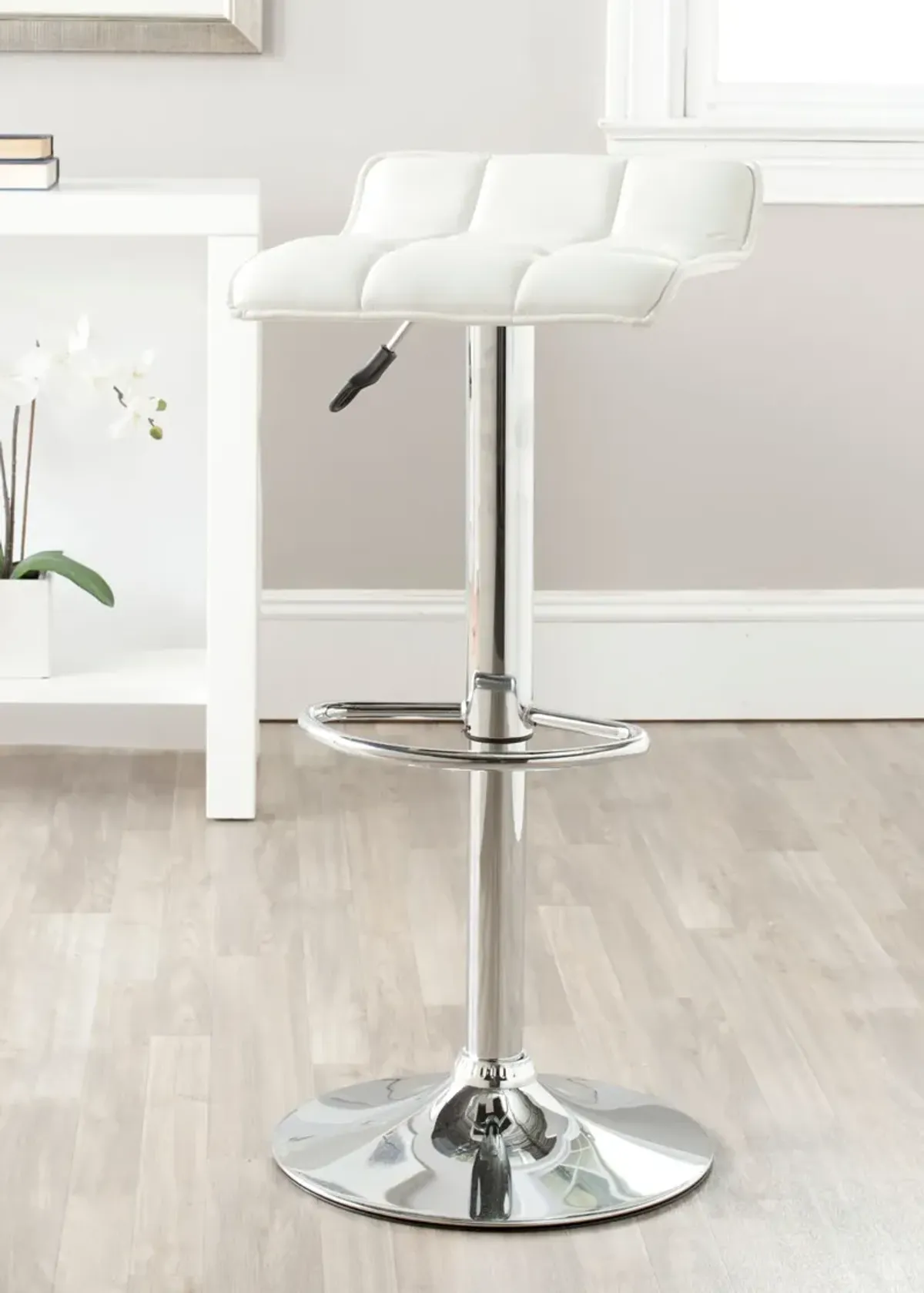 LAMITA SWIVEL BAR STOOL