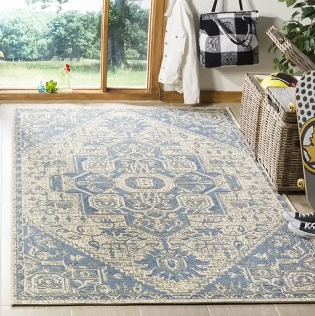 LINDEN 138 Collection LND138M-4 Blue / Creme 4' X 6'