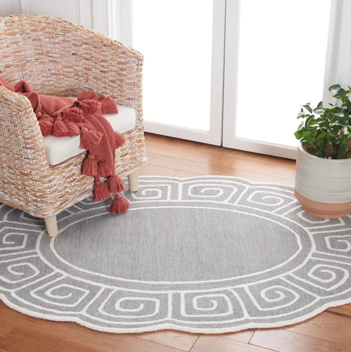 NOVELTY Hand Tufted 5' x 8' Oval area rug