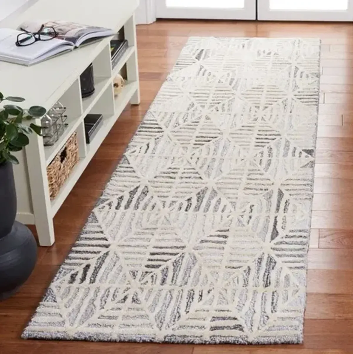 EBONY 110 2'-3' X 9' Runner Rug