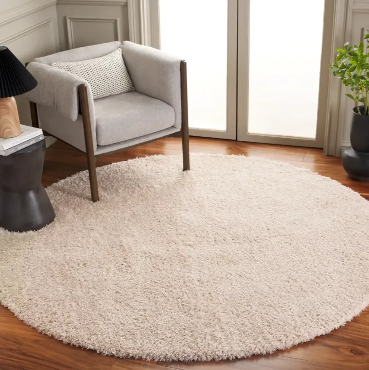 LINDSAY SHAG 560 BEIGE 6'-7' x 6'-7' Round Round Rug