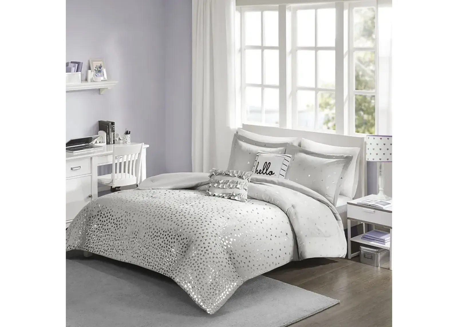 Intelligent Design Zoey Grey/Silver Metallic Triangle Print Comforter Set