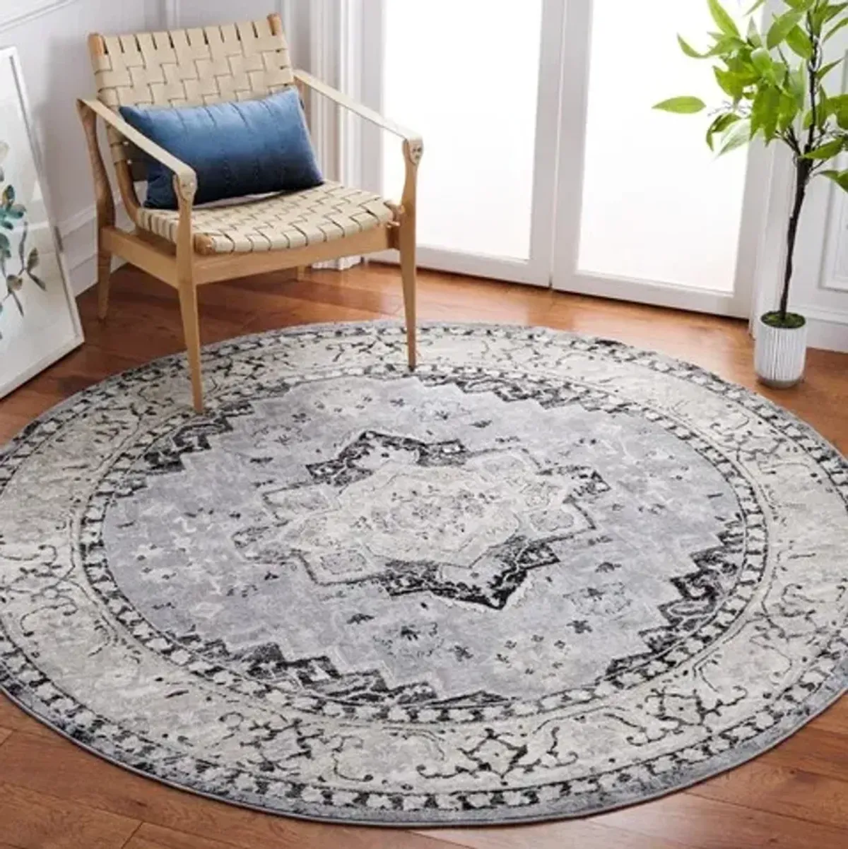 Brentwood 851 Silver / Black 6'-7" X 6'-7" Round Round Powerloomed Rug