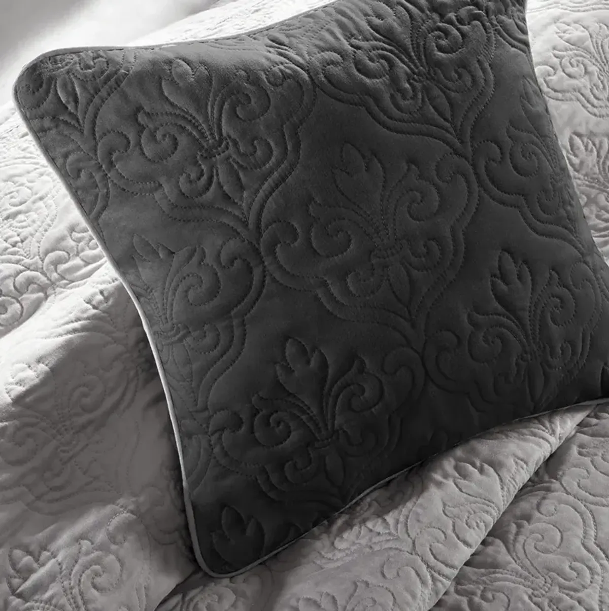Madison Park Attingham Black 7 Piece Quilt Set with Euro Shams and Throw Pillows