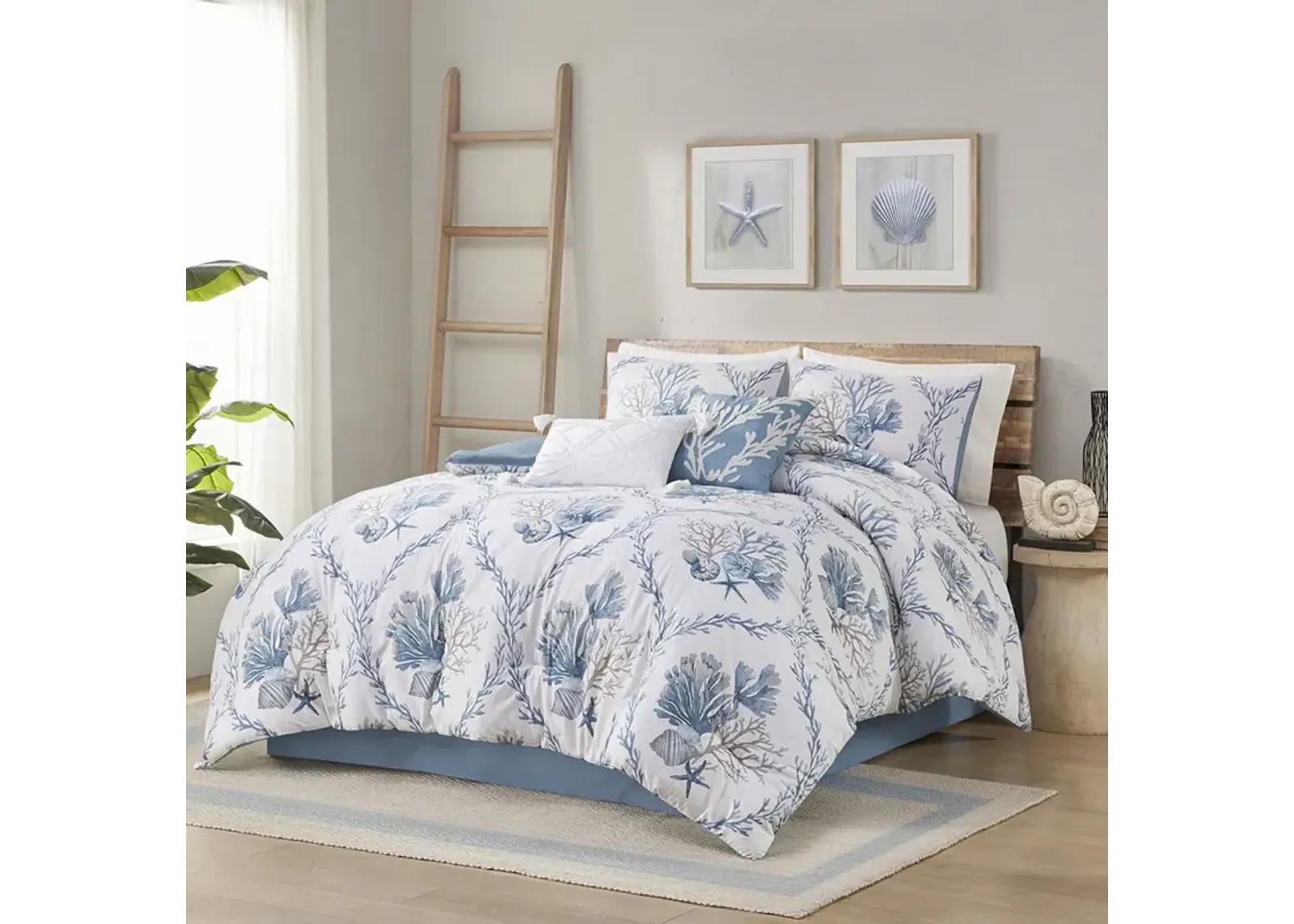 Harbor House Pismo Beach Blue/White 6 Piece Oversized Cotton Comforter Set with Throw Pillows