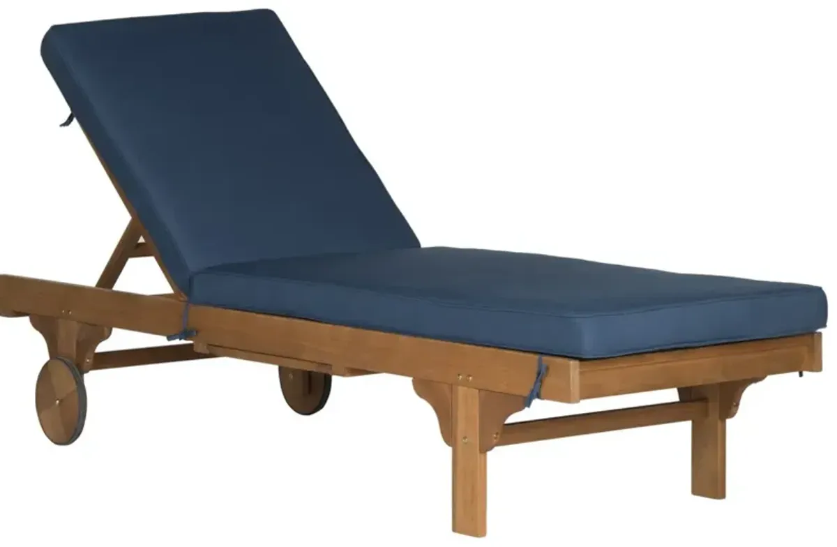 Newport Chaise Lounge Chair with Side Table