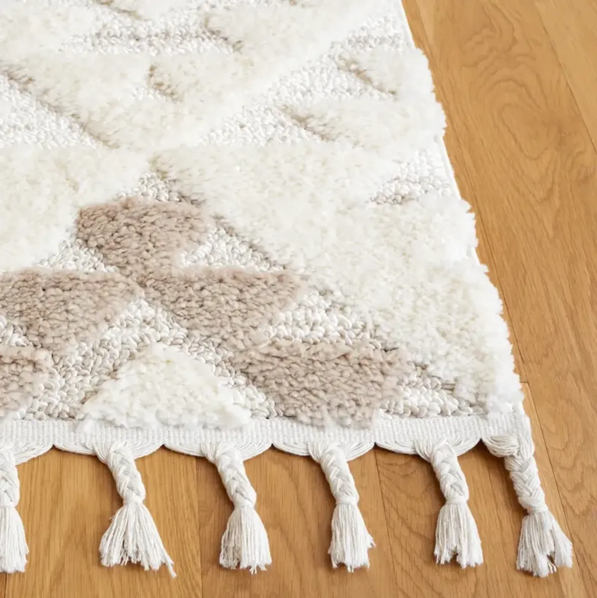 MOROCCAN TASSEL SHAG 688 IVORY  2'-3' x 8' Runner Rug