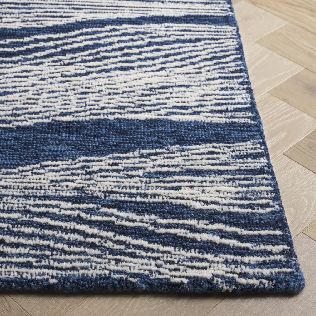 METRO 995 NAVY  2'-3' x 8' Runner Rug