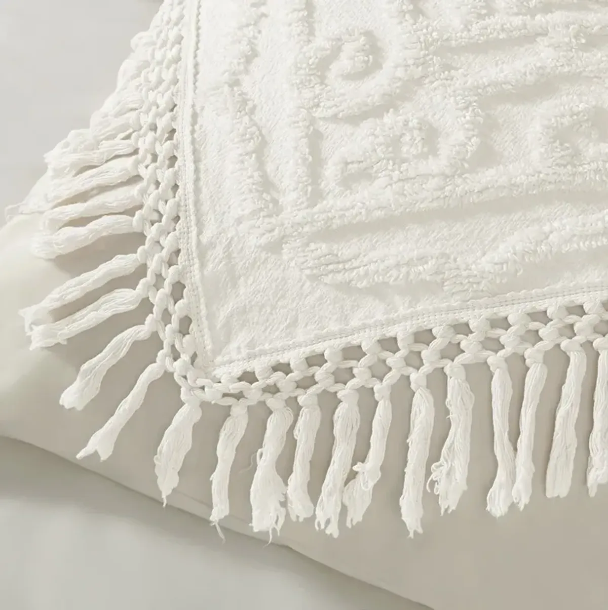 Madison Park Laetitia Off-White Tufted Cotton Chenille Medallion Fringe Coverlet Mini Set