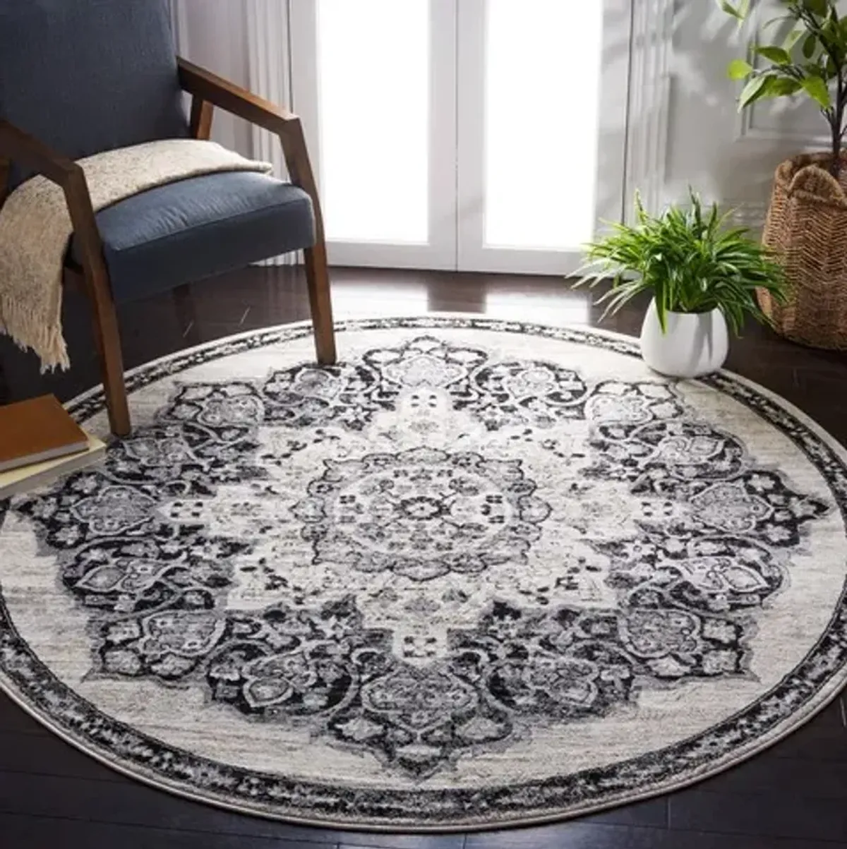 Brentwood 802 Ivory / Black 6'-7" X 6'-7" Round Round Powerloomed Rug