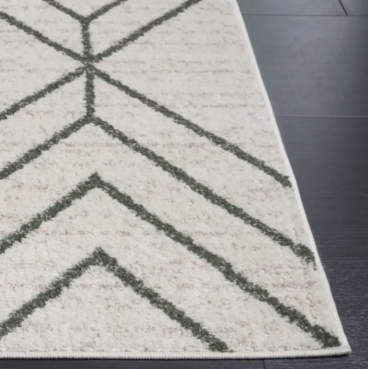 ADIRONDACK 241 IVORY  2'-6' x 8' Runner Rug