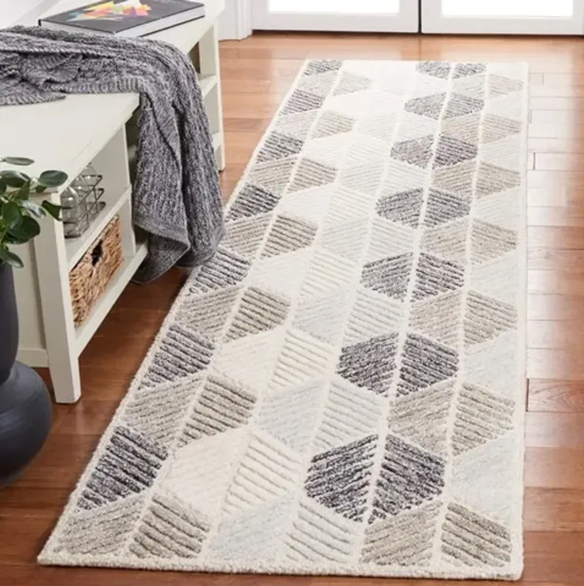 EBONY 108 2'-3' X 9' Runner Rug