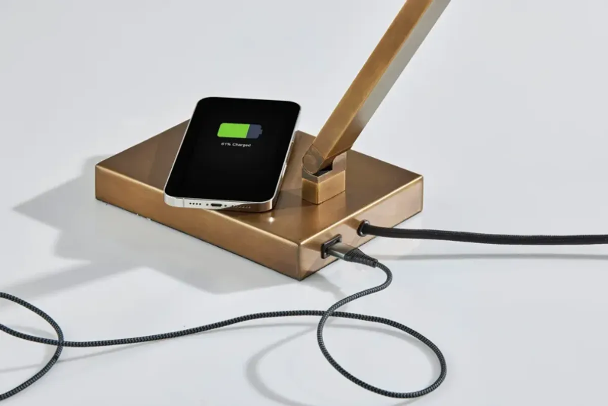 Newman Task Lamp w. Wireless Charging