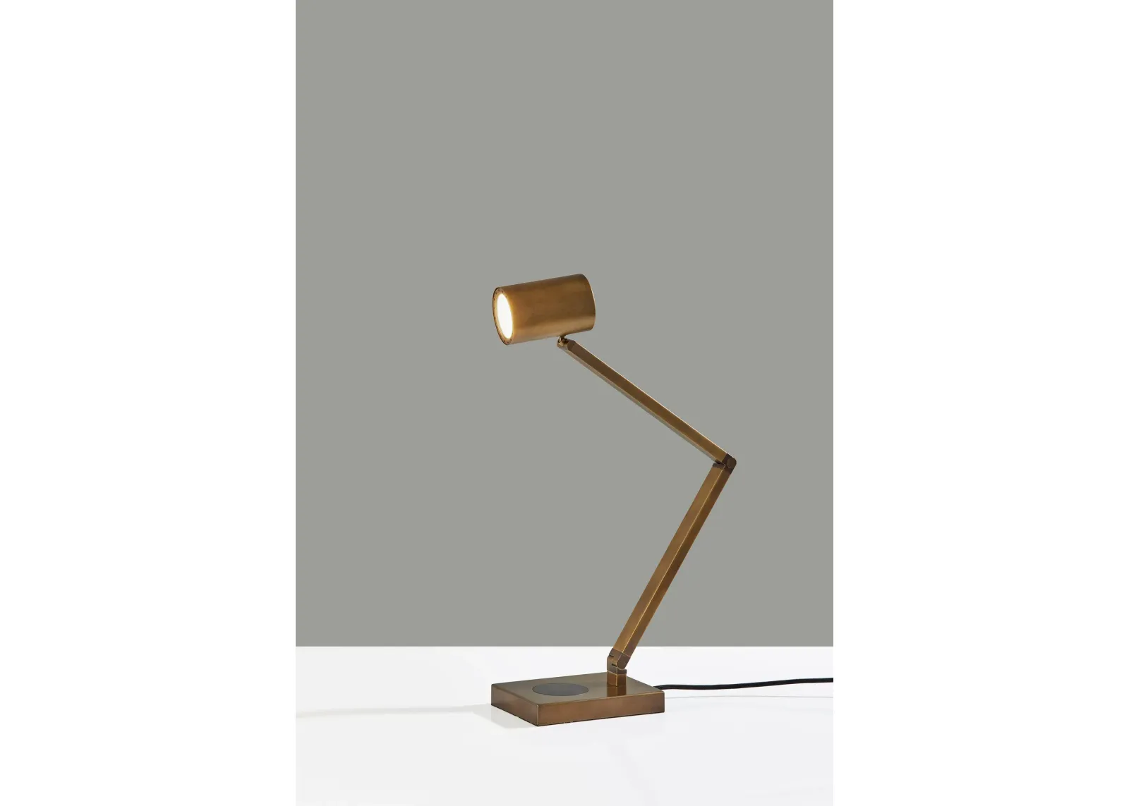 Newman Task Lamp w. Wireless Charging