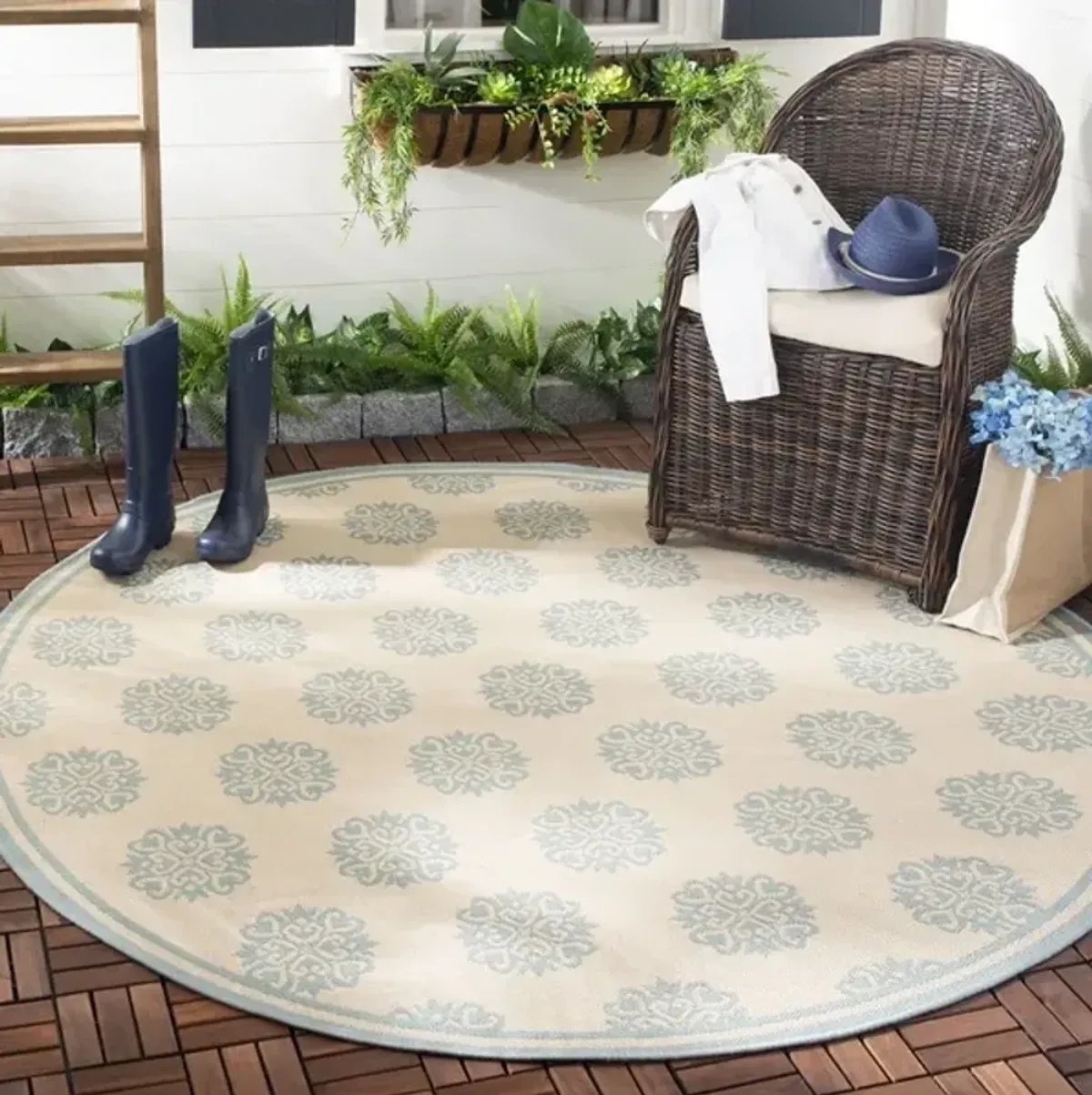 BEACH HOUSE Collection BHS181L-6R Cream / Aqua 6'-7" X 6'-7" Round