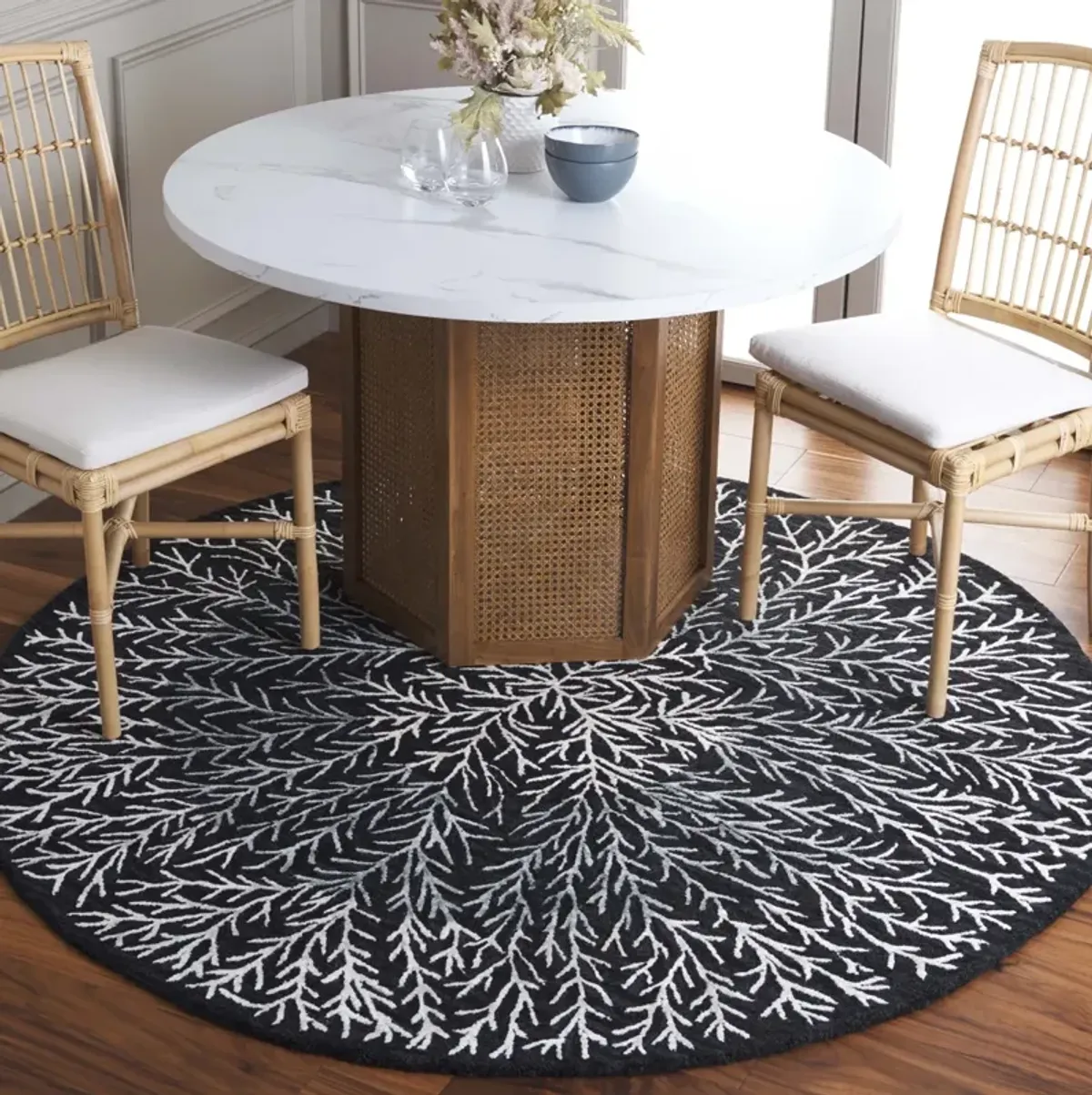 SOHO 257 BLACK  6' x 6' Round Round Rug