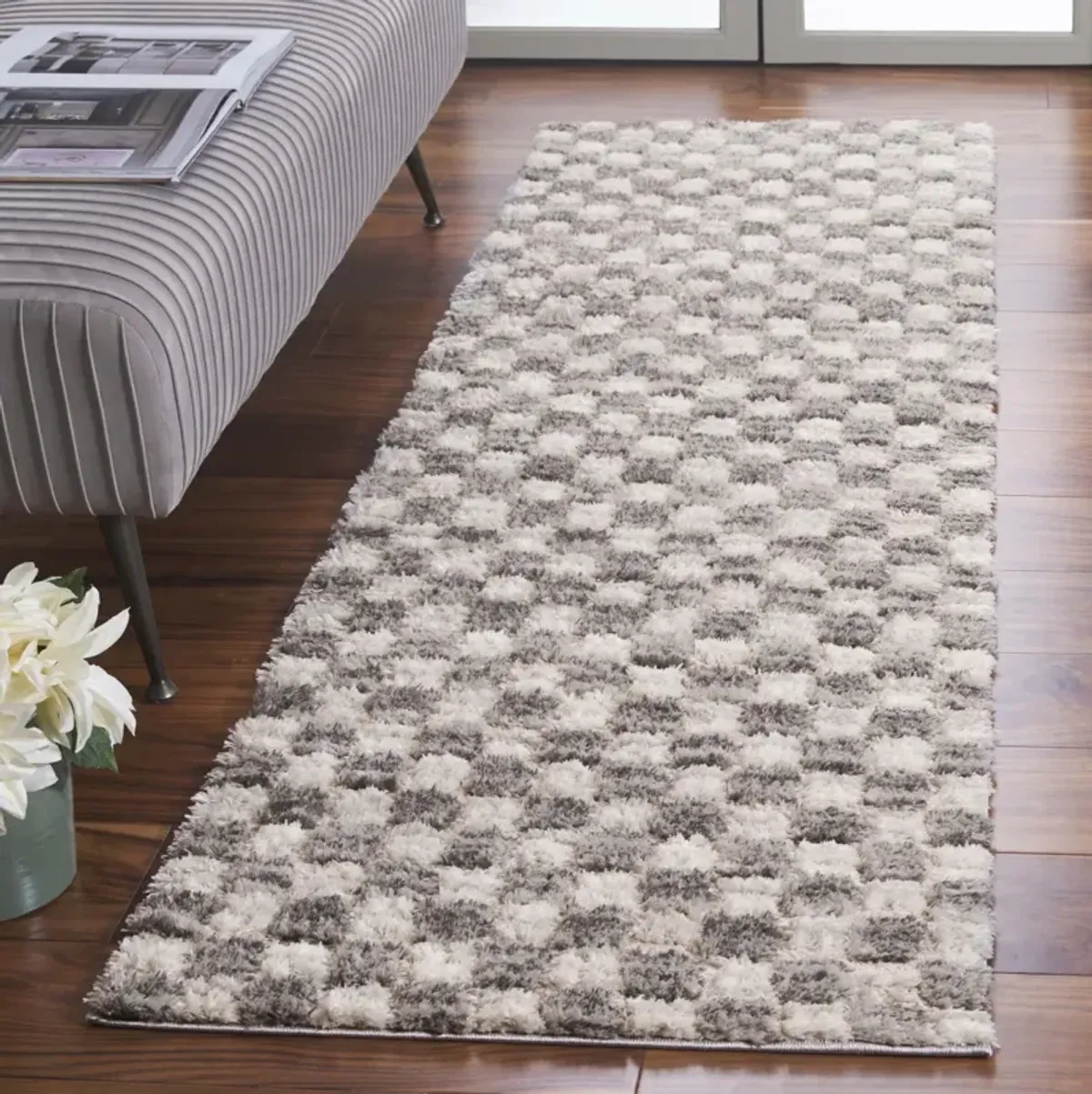 SEATTLE SHAG 921 IVORY  2'-3' x 8' Runner Rug