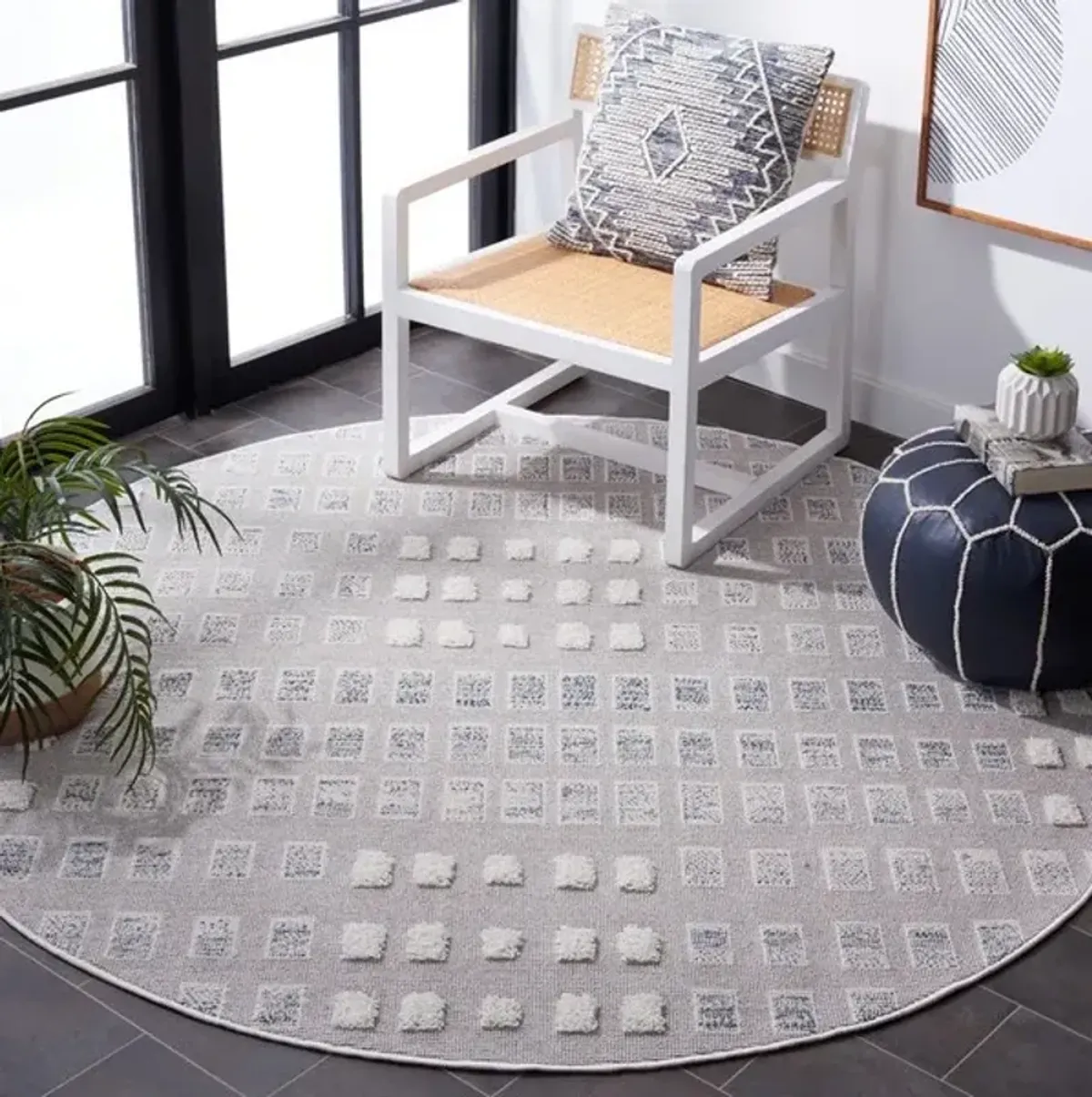 TRENDS 122 Grey  6'-7' X 6'-7' Round Round Rug