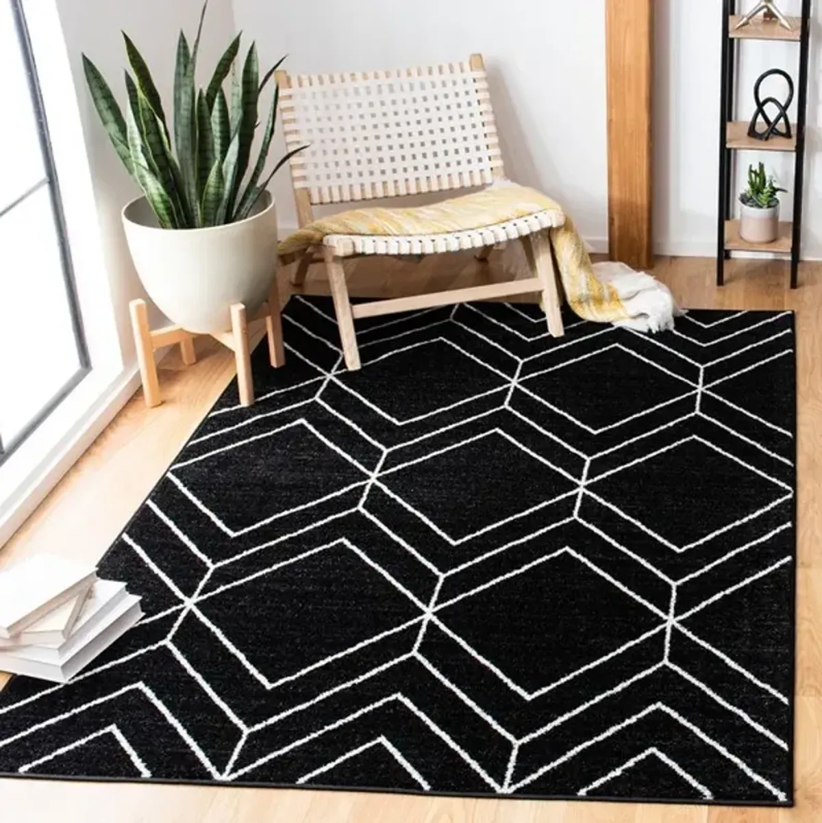 ADIRONDACK Contemporary Black / Ivory 4' X 4' Round Powerloomed Rug