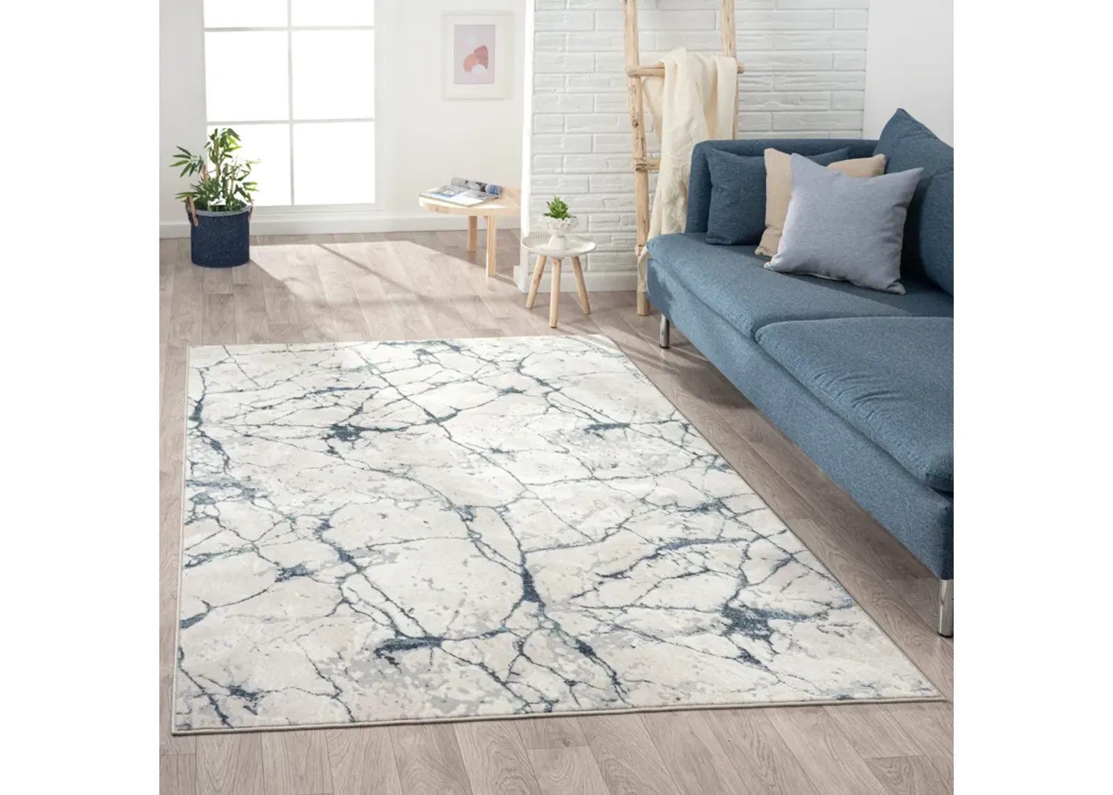 Avery Blue/ Beige Modern Abstract Indoor Area Rug 5' x 7'